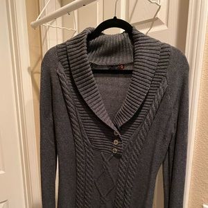 Guess sweater size large